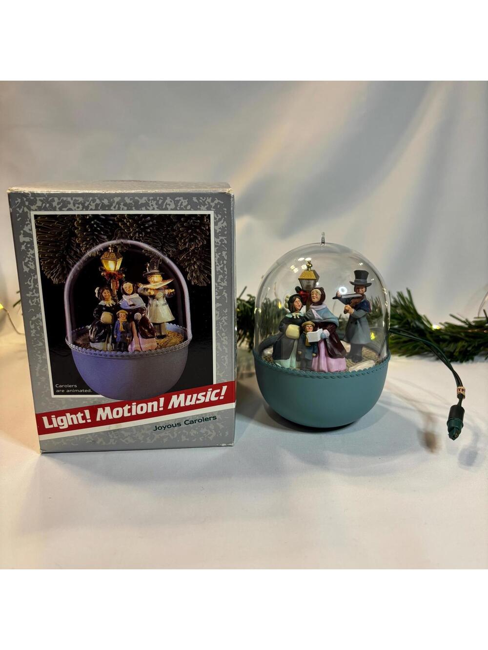 Joyous Carolers - Magic Hallmark Keepsake Ornament - 1989
